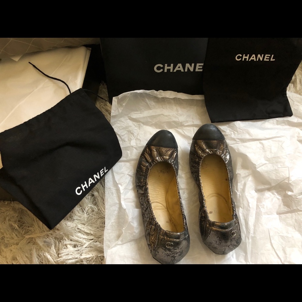 Chanel shoes size 40 please read below